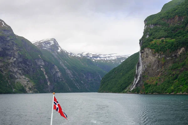 Geirangerfjord vodopád v Norsku — Stock fotografie