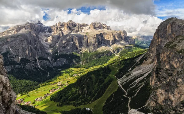 Vysoké údolí Val Badia v Dolomitech — Stock fotografie