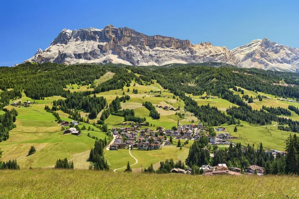 Dolomiti - Val Badia in de zomer Stockfoto