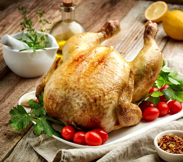 Volles gebratenes Hühnchen — Stockfoto