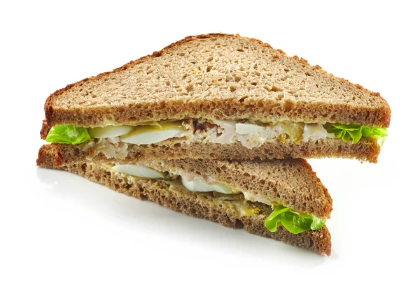 Rye bread sandwich with chicken and egg — Stockfoto