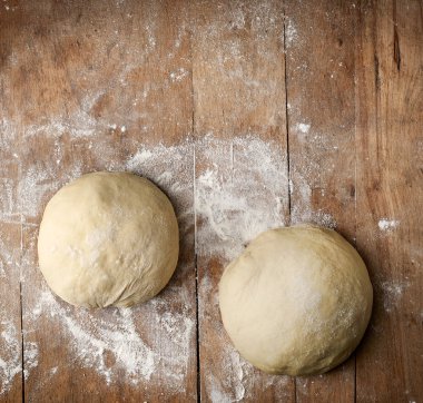 taze çiğ pizza hamur