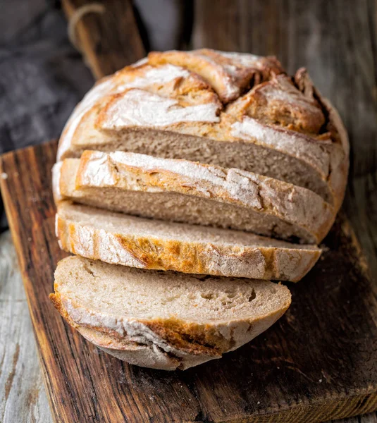 Frisch gebackenes Scheibenbrot — Stockfoto