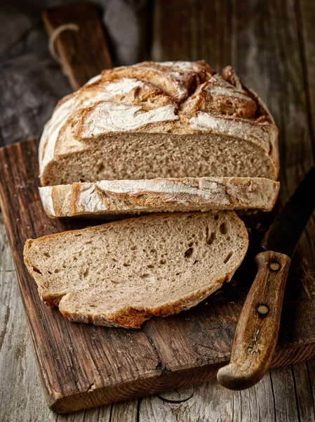 Vers gebakken gesneden brood — Stockfoto