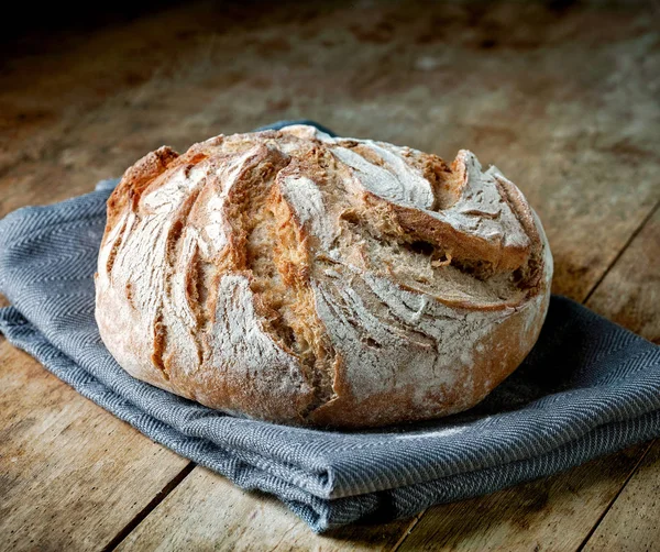 Frisch gebackenes Brot — Stockfoto