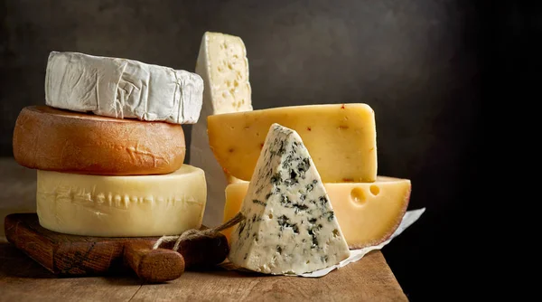 Erityyppiset juustot — kuvapankkivalokuva