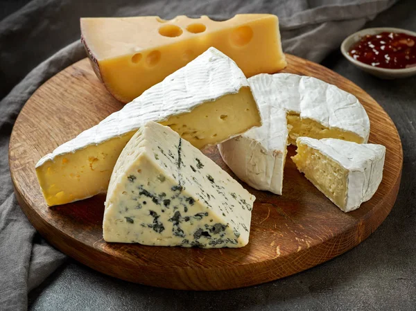 Various types of cheese — Stock Photo, Image