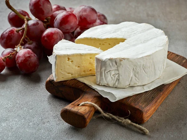 Fresh camembert cheese — Stock Photo, Image