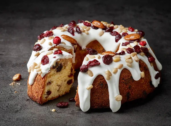 Obstkuchen auf grauem Tisch — Stockfoto