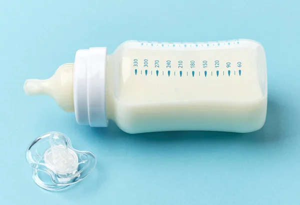 Bebé botella de leche —  Fotos de Stock