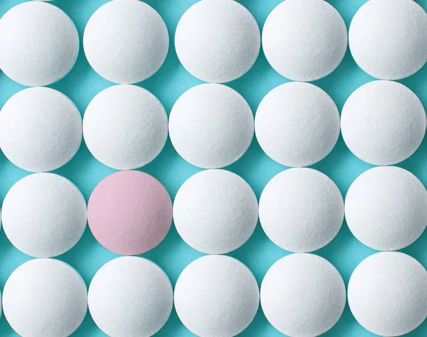 Píldoras blancas y rosadas — Foto de Stock