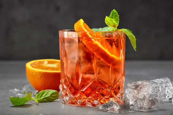 Copo de aperol spritz cocktail — Fotografia de Stock