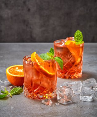 aperol soda kokteyl iki bardak