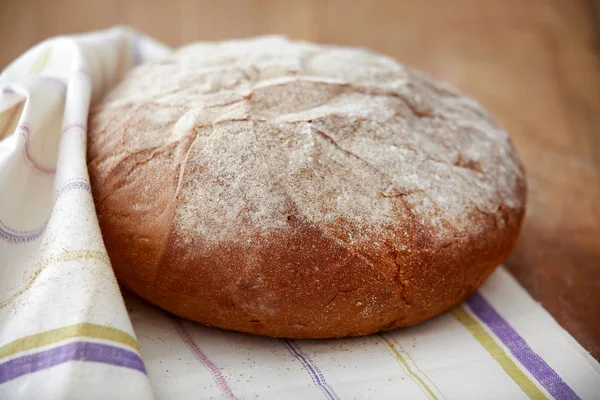 Vers gebakken brood — Stockfoto