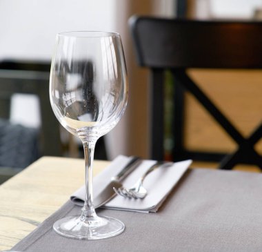 Restoran tablo boş bardak