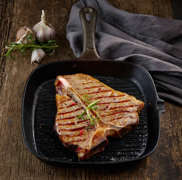 Grillezett T csont steak — Stock Fotó