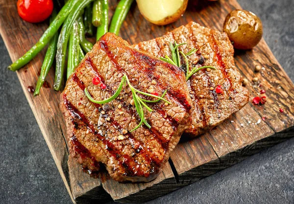 Grilled fillet steaks — Stock Photo, Image