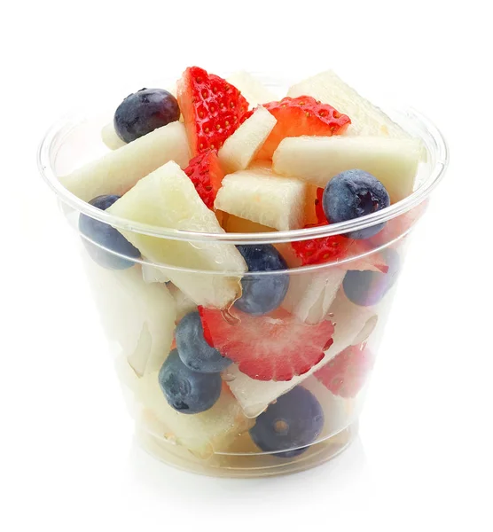 Salada de frutas frescas em copo de plástico — Fotografia de Stock