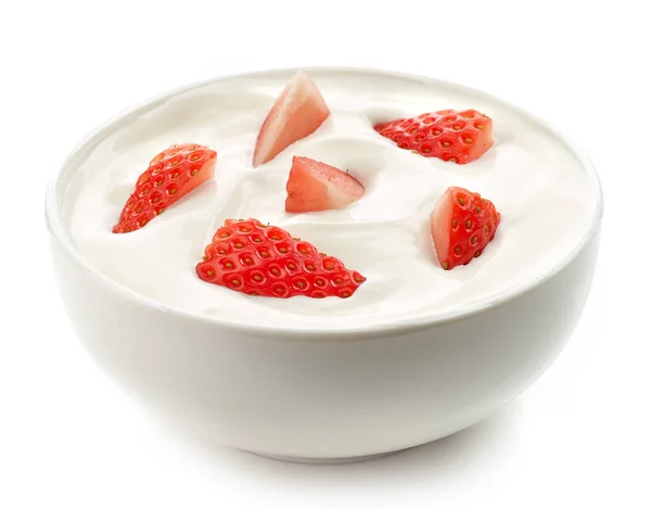 Schüssel Joghurtcreme mit Erdbeeren — Stockfoto