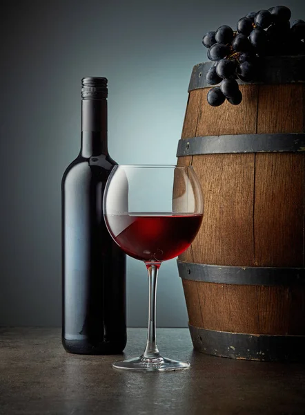 Glass and bottle of red wine — Stock Photo, Image