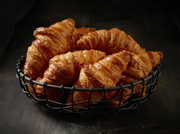 Croissants recién horneados —  Fotos de Stock