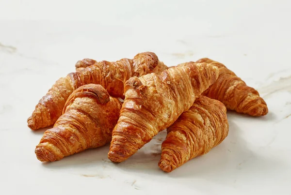 Croissants recién horneados —  Fotos de Stock