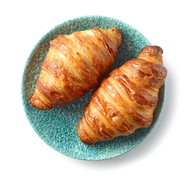 Croissants Recém Assados Placa Azul Isolada Fundo Branco Vista Superior — Fotografia de Stock