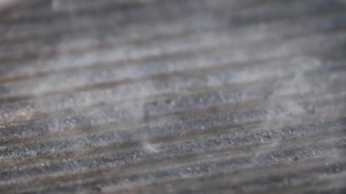 Boş sıcak dumanlı ızgara tavası