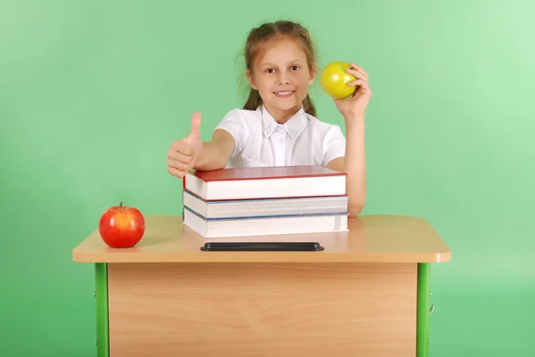 Onderwijs, mensen, kinderen en school concept - jonge school meisje — Stockfoto