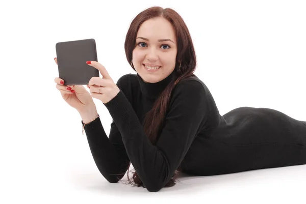 Tablet pc ile katta oturan mutlu öğrenci genç kız — Stok fotoğraf