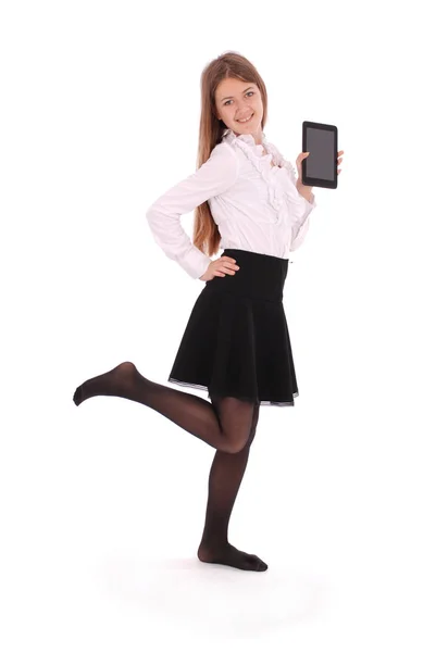 Красивая молодая женщина держит цифровой планшет — стоковое фото