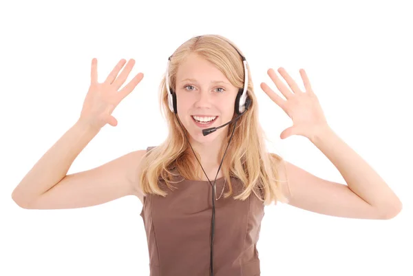 Bastante adolescente escuchando música en sus auriculares — Foto de Stock