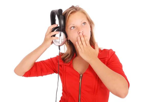 Güzel kız kulaklık ile müzik dinleme — Stok fotoğraf