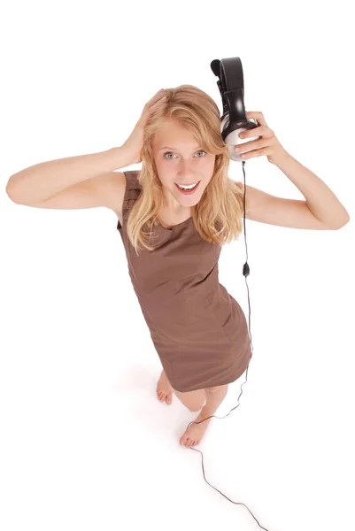 Schönes Mädchen, das Musik mit Kopfhörern hört — Stockfoto