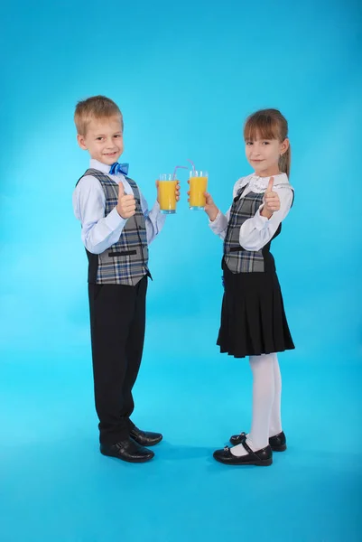 Girl and boy drink juice — Stock Photo, Image