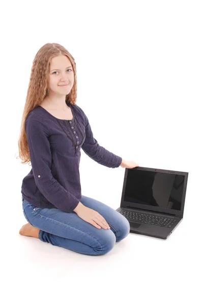 Student teenage girl sitting sideways on the floor with laptop — Stock Photo, Image