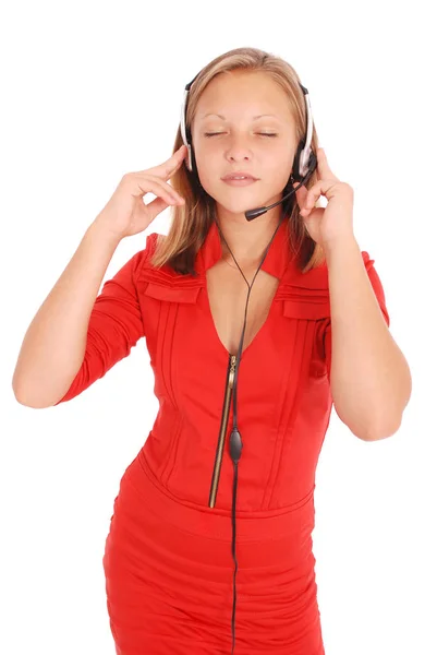 Menina adolescente bonita ouvir música em seus fones de ouvido — Fotografia de Stock