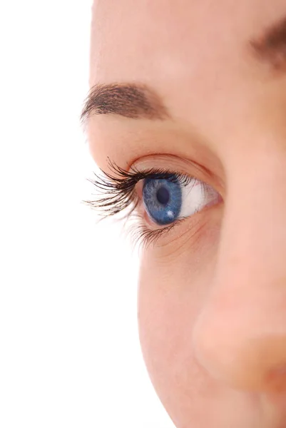 Vista de cerca del ojo azul femenino — Foto de Stock