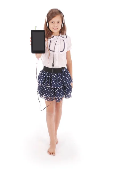 Belle jolie jeune fille heureuse avec écouteurs et tablette pc — Photo