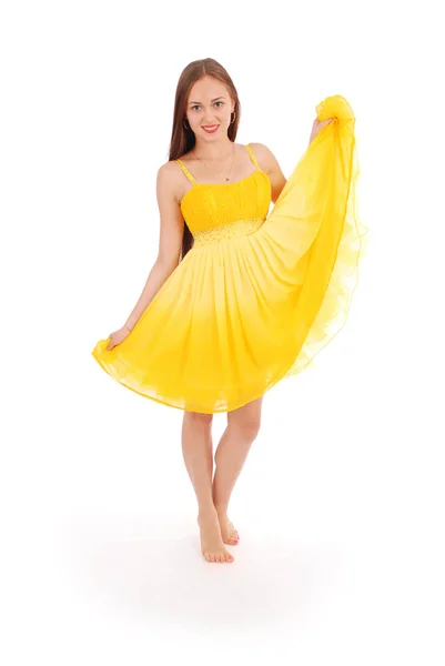 Retrato de cuerpo completo de mujer joven en vestido amarillo . — Foto de Stock