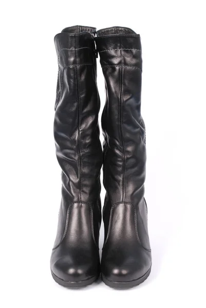 Um par de botas femininas de couro preto — Fotografia de Stock