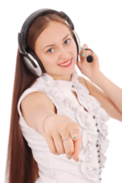 Αρκετά εφηβικό κορίτσι ακούγοντας μουσική με τα ακουστικά — Φωτογραφία Αρχείου