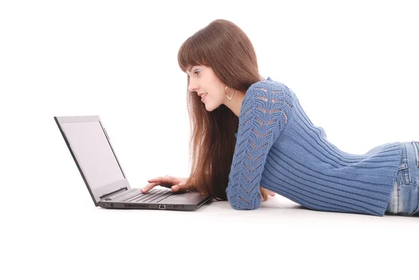Ritratto di studentessa adolescente con laptop — Foto Stock
