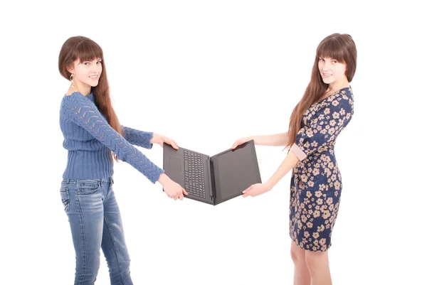 Retrato de dos hermanas gemelas con portátil —  Fotos de Stock