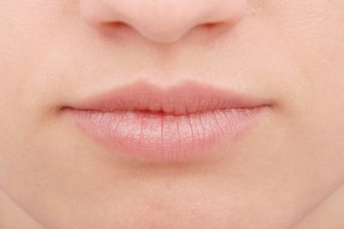 Mükemmel dudaklar. Seksi kız ağzını kapat