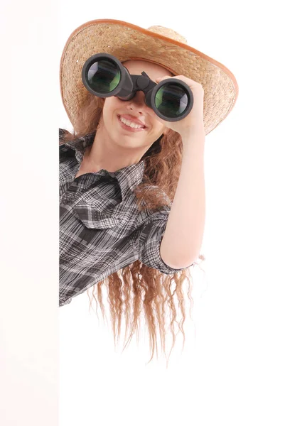 Atractiva joven sonriente con prismáticos —  Fotos de Stock
