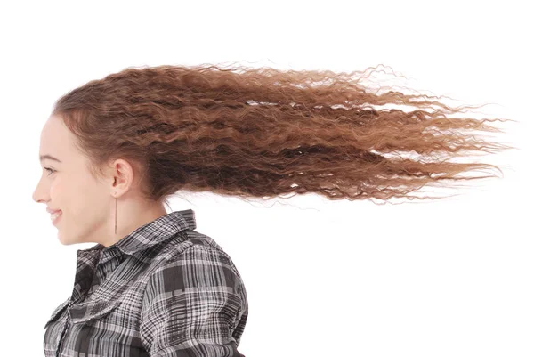 Chica en el viento. Retrato chica cuyo pelo está volando en el viento —  Fotos de Stock