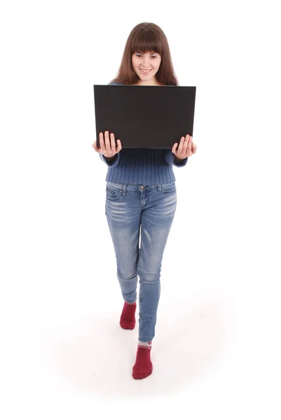 Ritratto di studentessa adolescente con laptop — Foto Stock