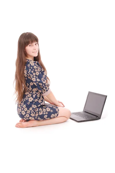 Portrét student dospívající dívka s notebookem — Stock fotografie