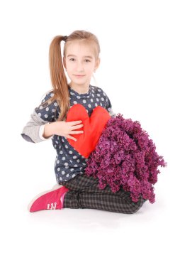 Lila ile beyaz katta oturan el çekici kız